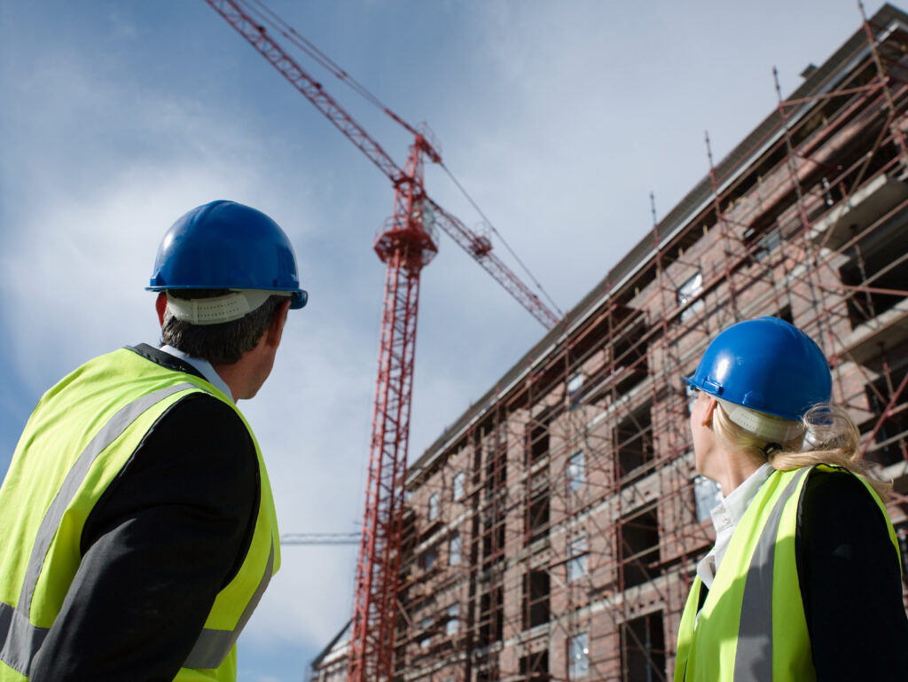 chantier construction avec utilisation de verre