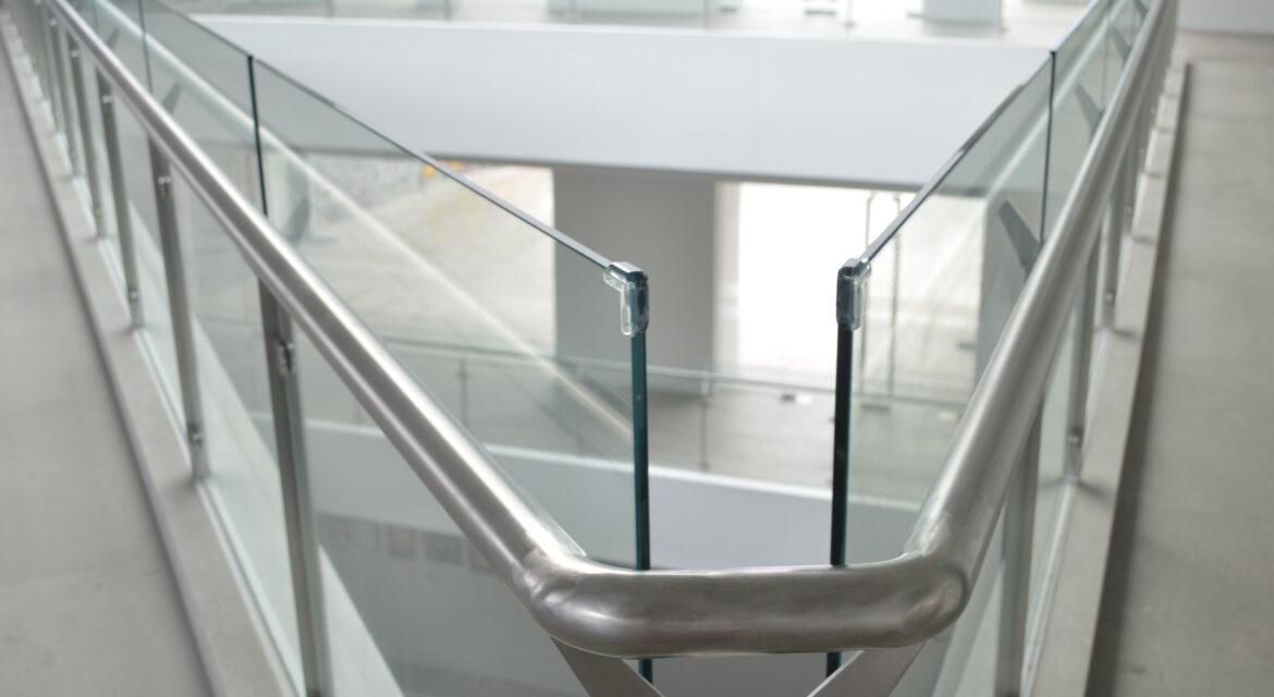 Barrière en verre pour bâtiment intérieur