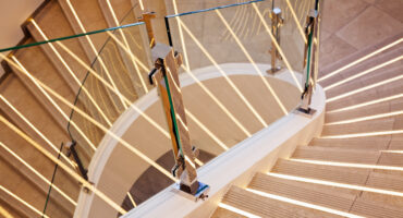 The Advantages of Outsourcing Technical Flat Glass Parts: Performance, Expertise, and Industrial Flexibility