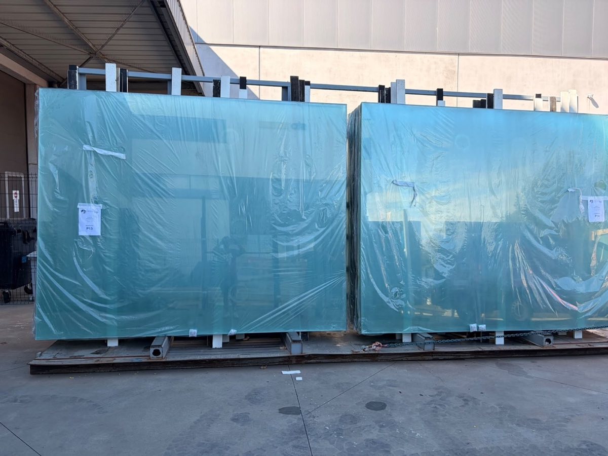 Stock de verre plat Noxem Group emballé et prêt à expédier en Belgique